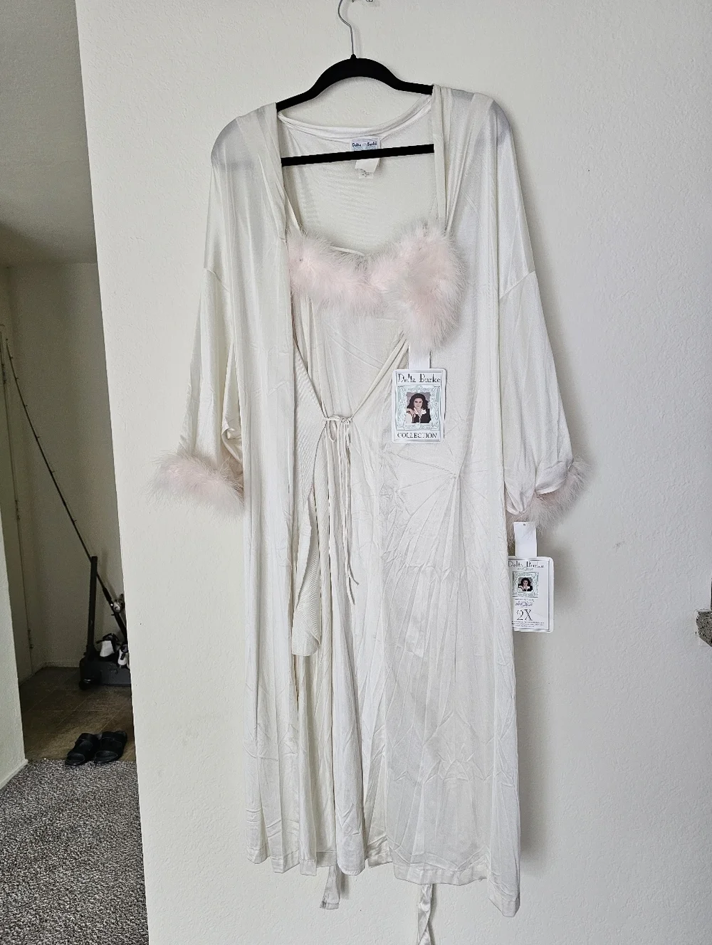 Delta Burke Ivory Lounge Robe with Pale Pink Feather Trim